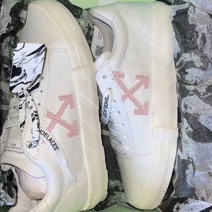 Off white pink arrow sneakers